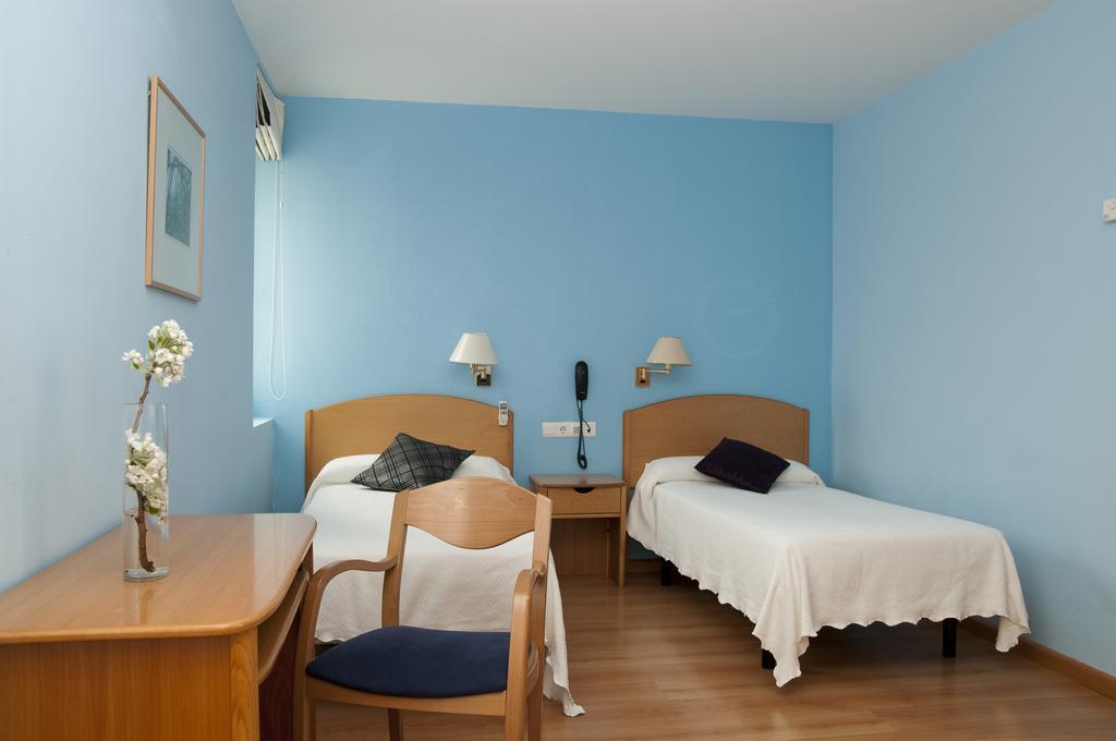 Hotel Villa De Ayerbe Esterno foto