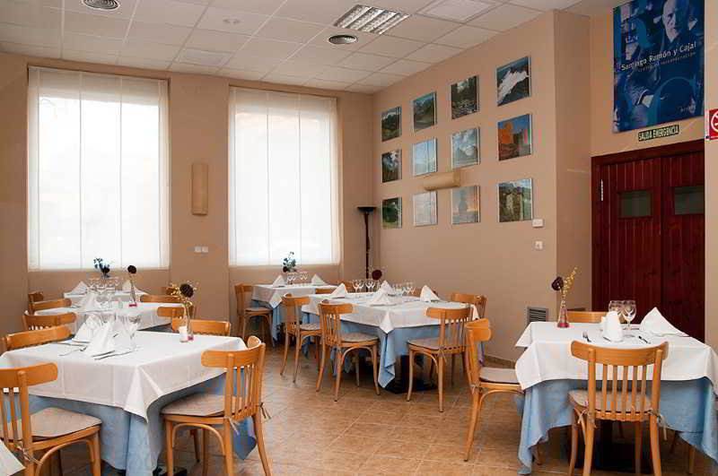 Hotel Villa De Ayerbe Esterno foto