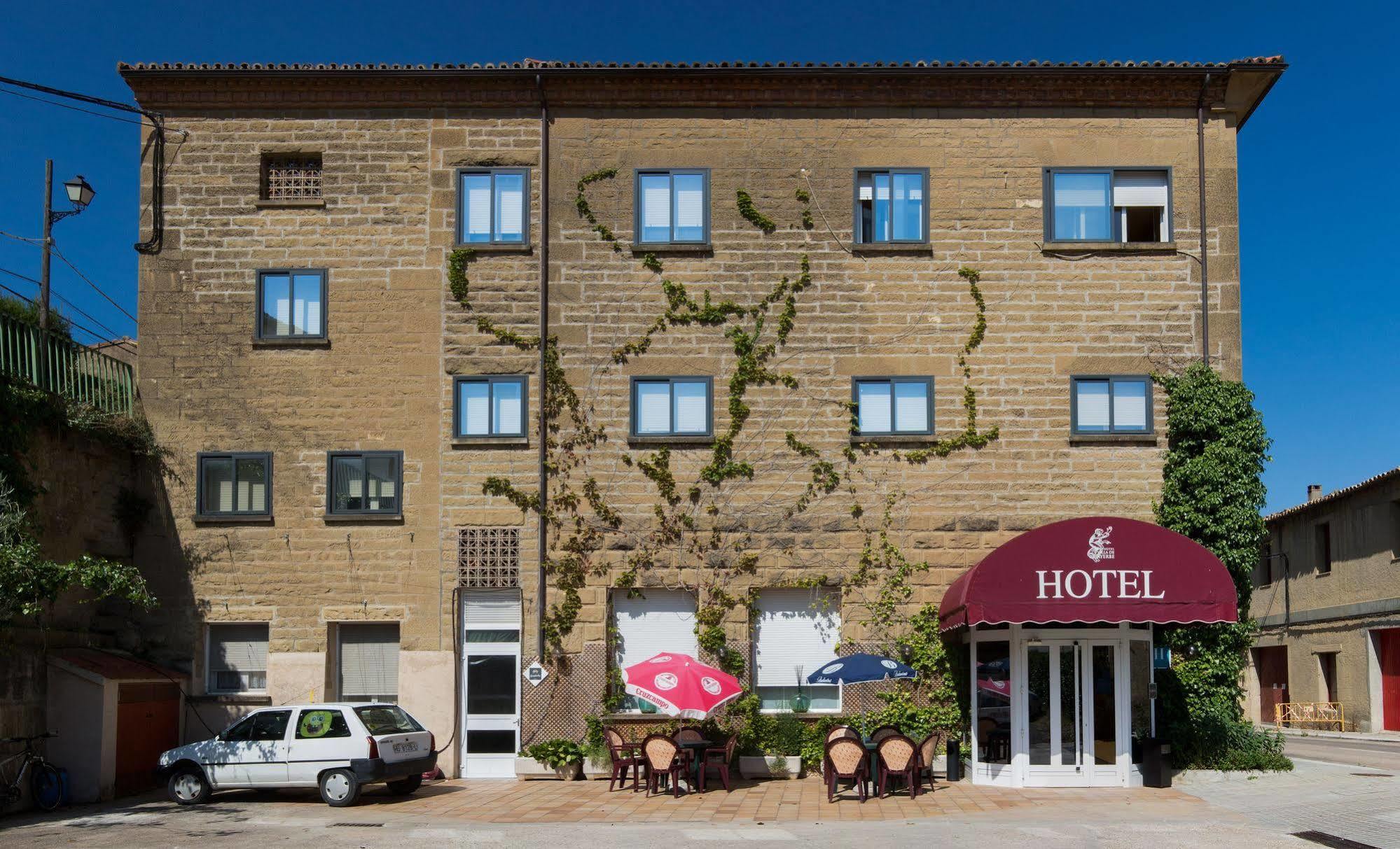 Hotel Villa De Ayerbe Esterno foto