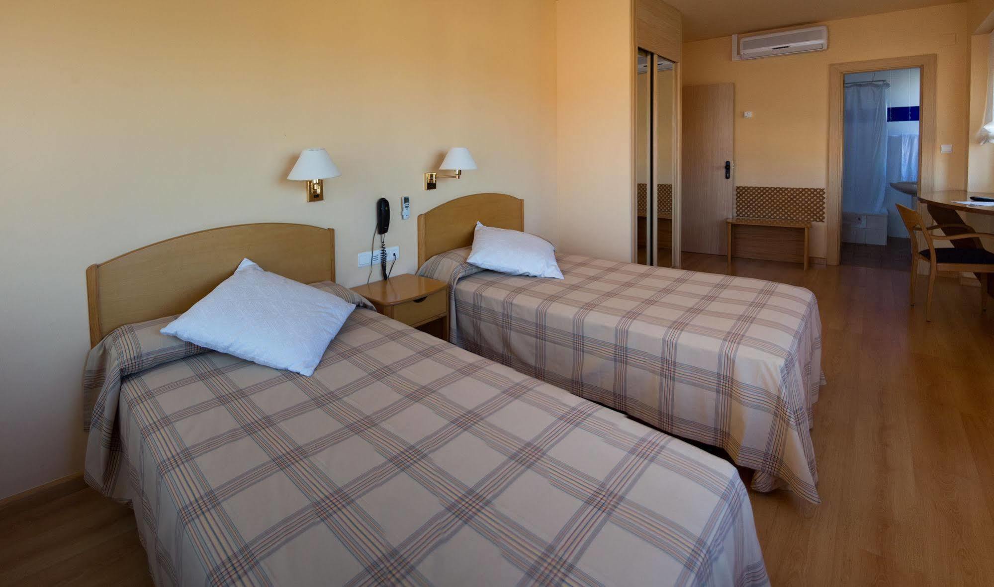 Hotel Villa De Ayerbe Esterno foto