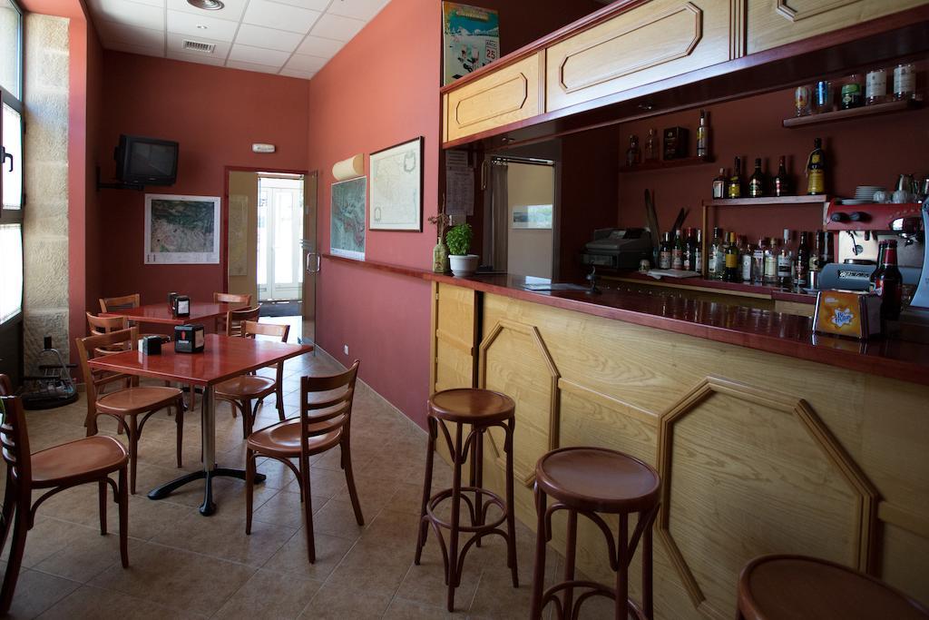 Hotel Villa De Ayerbe Esterno foto